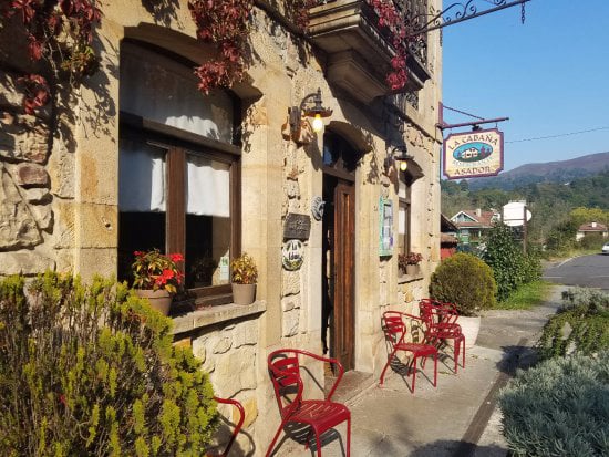 Asador La Cabaña Susierra, Cangas de Onís. En la ruta a Covadonga. Restaurante con platos y menú. Horno de leña.