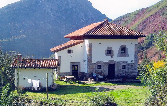  El Cantiellu** Santianes de Ola, Cangas de Onís.