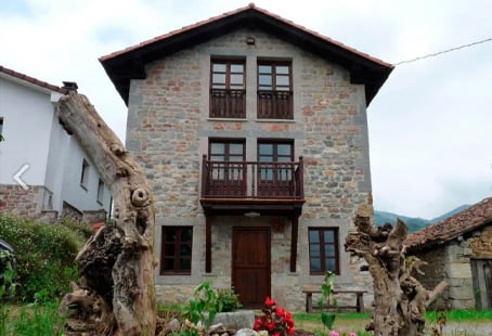 Casa Iris** Casa en el pueblo de Narciandi, Cangas de Onís.