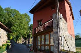 Casa Roxán* En el pueblo de Llueves, Cangas de Onís.