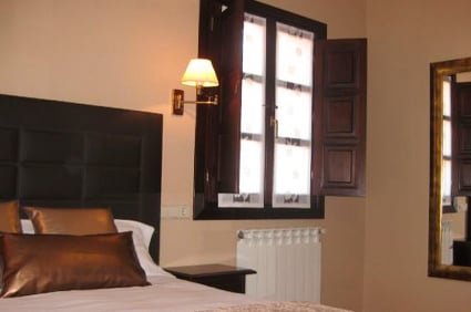 Hotel Rural Entremontes**